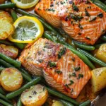 Einfaches Blechlachs Rezept mit gr&uuml;nen Bohnen und Kartoffeln