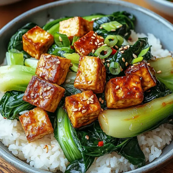 Gebratener Pak Choi mit knusprigem Tofu und Reis