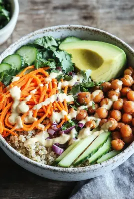 Quinoa-Gemüse-Bowl mit Tahini-Dressing 24 Quinoa-Gemüse-Bowl mit Tahini-Dressing