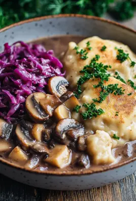 Pilz-Maronen Ragout mit Ofenknödeln und Rotkraut