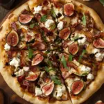 Feigen-Bacon-Pizza mit karamellisierten Zwiebeln und Balsamico